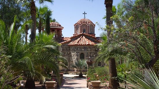 Вид на храм. Монастырь св. Антония Великого в Аризоне