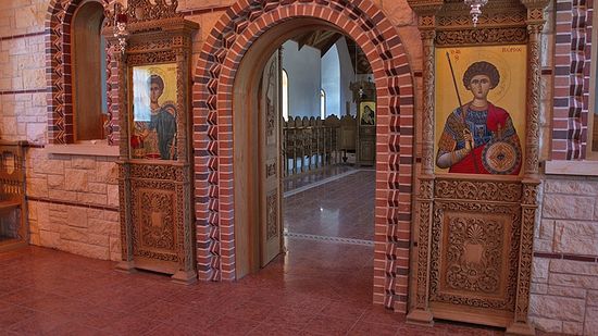 Внутри храма