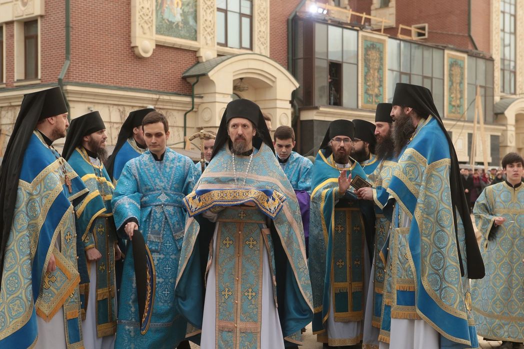 Духовник обители игумен Киприан (Партс) с братией