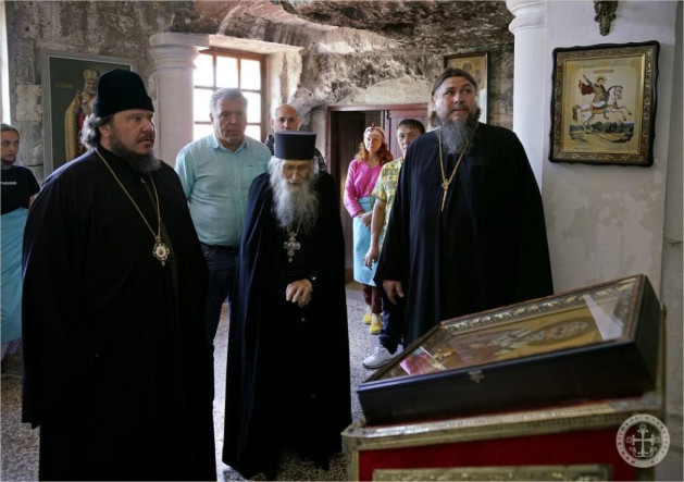 В пещерном храме святителя Мартина Исповедника Инкерманской обители: епископ Каллиник, схиархимандрит Илий (Ноздрин), протоиерей Сергий Халюта